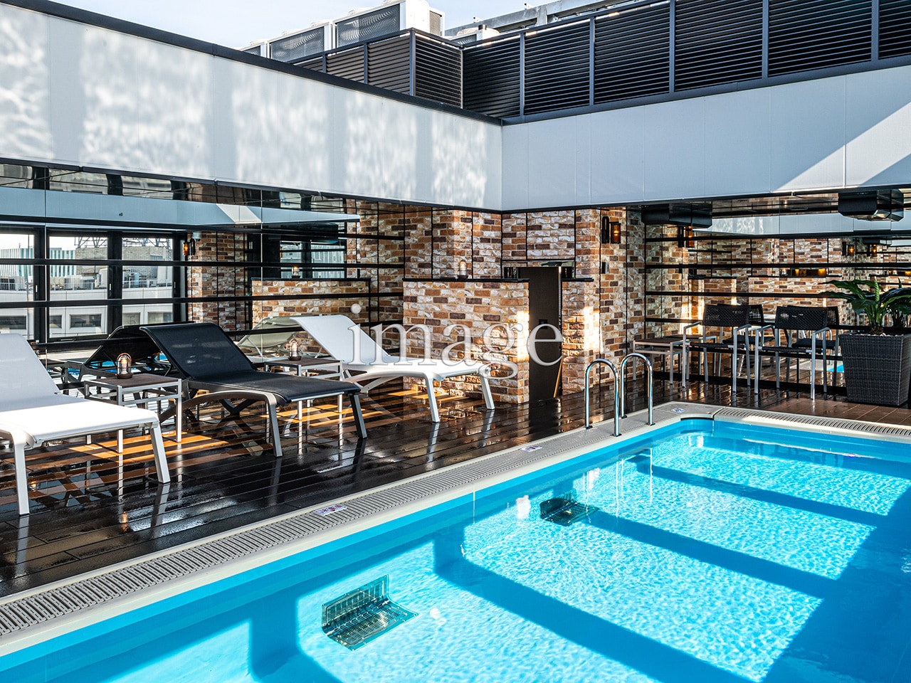 プール（イメージ）