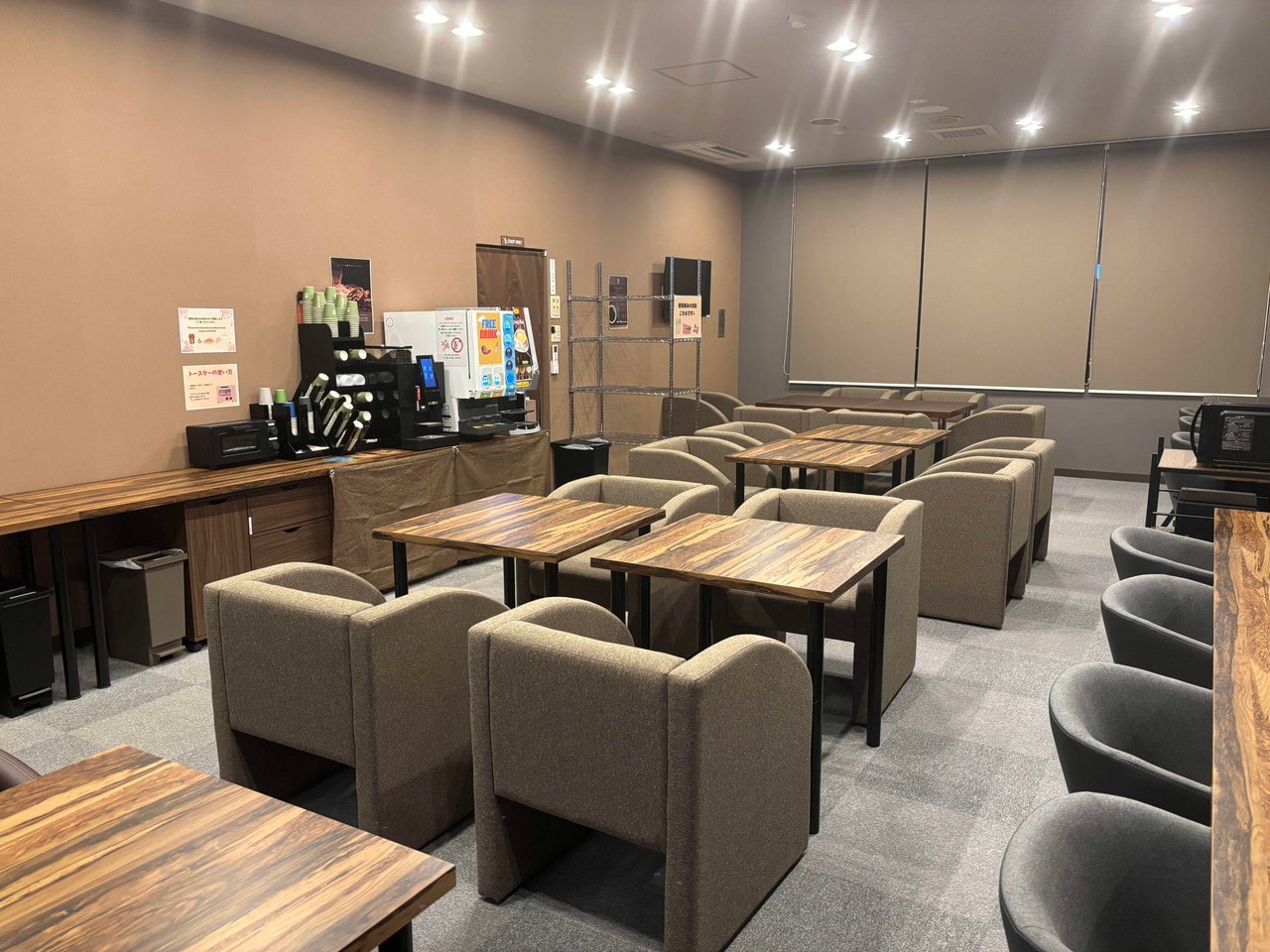 1階　フリースペース【営業時間 9:00～24:00】