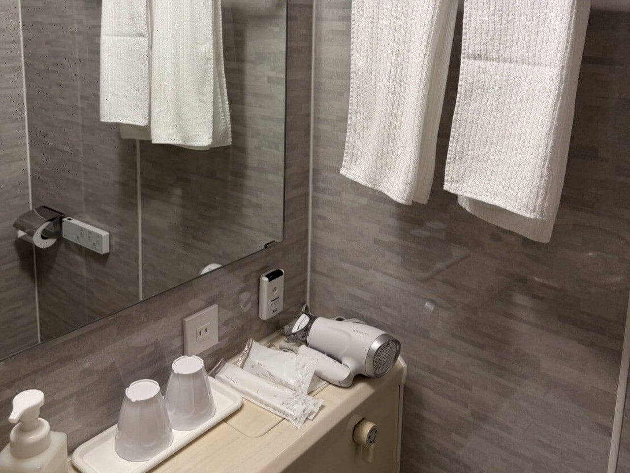 歯ブラシ、かみそりを客室にご準備しています