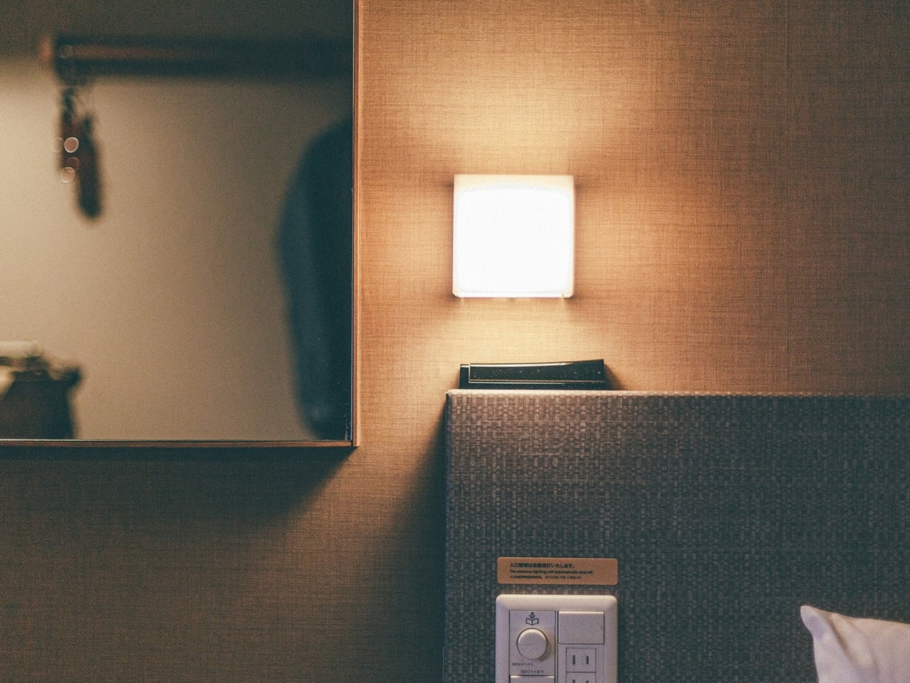 枕元コンセント【洋室】