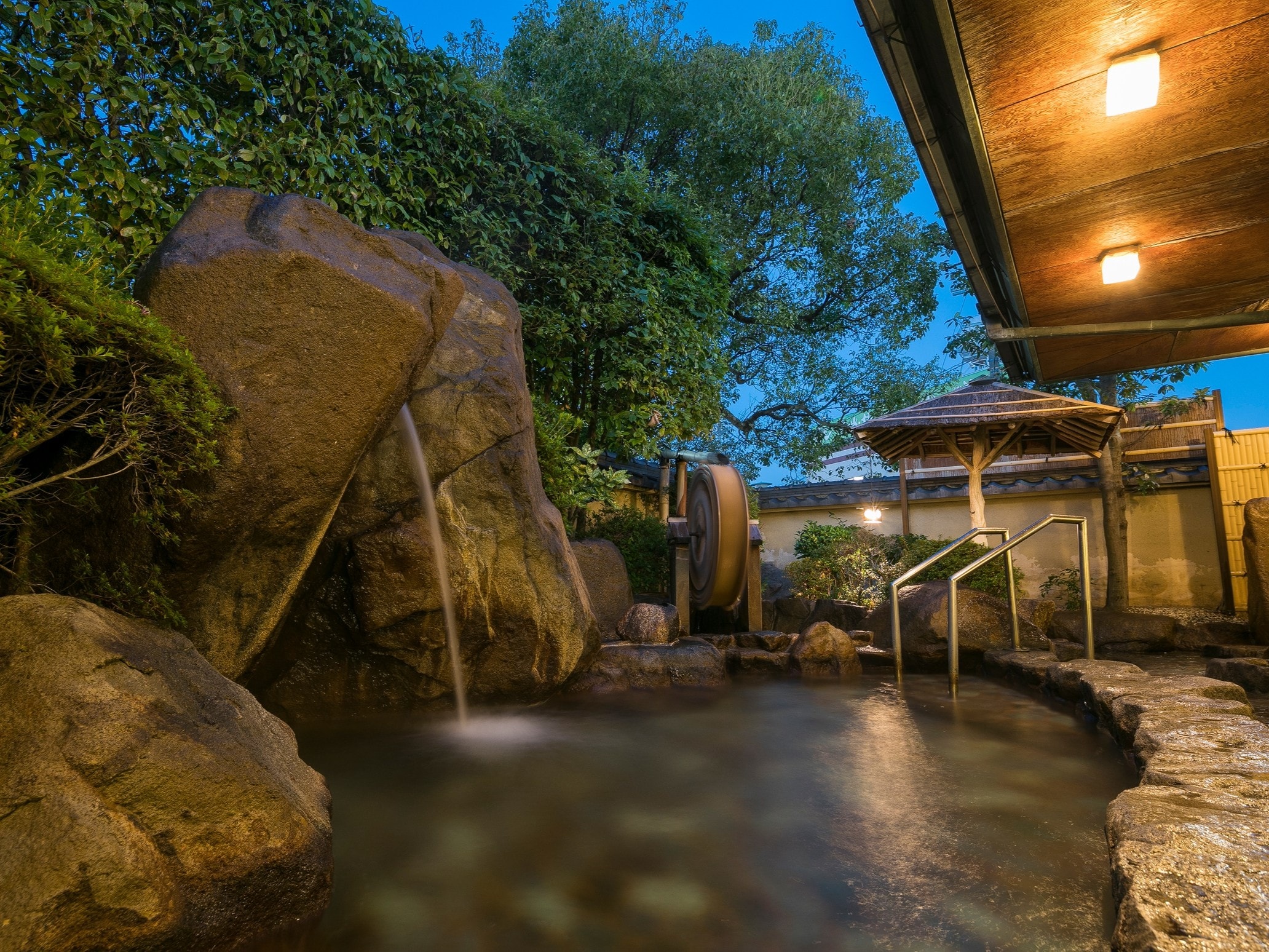 「宝が来る」の由来を持つ宝来温泉