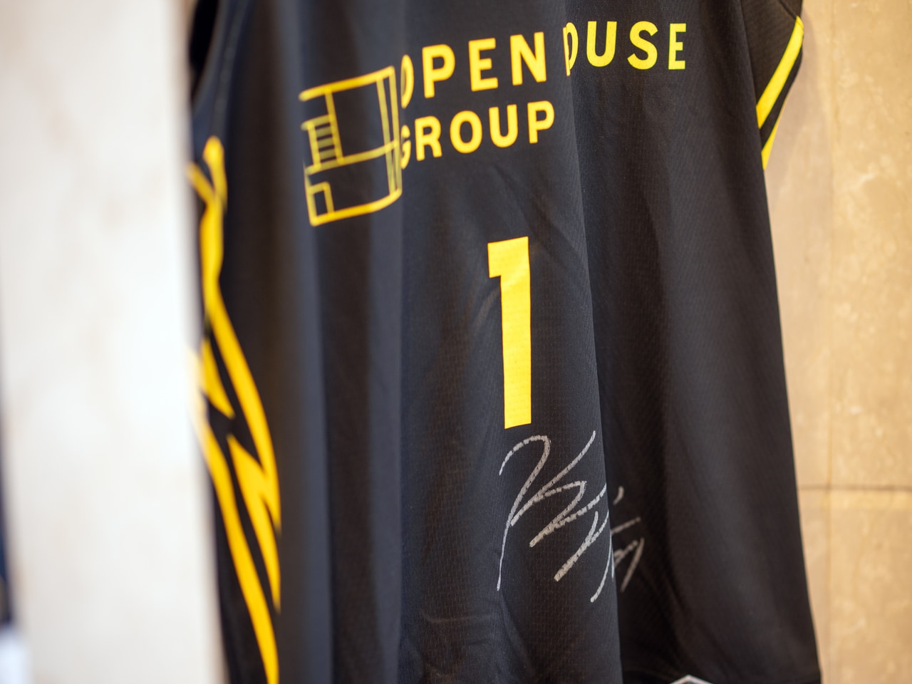 サイン入りユニホームその2