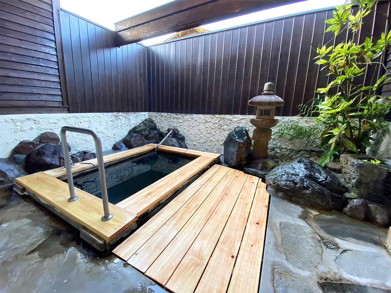 貸切露天風呂「愛の湯」