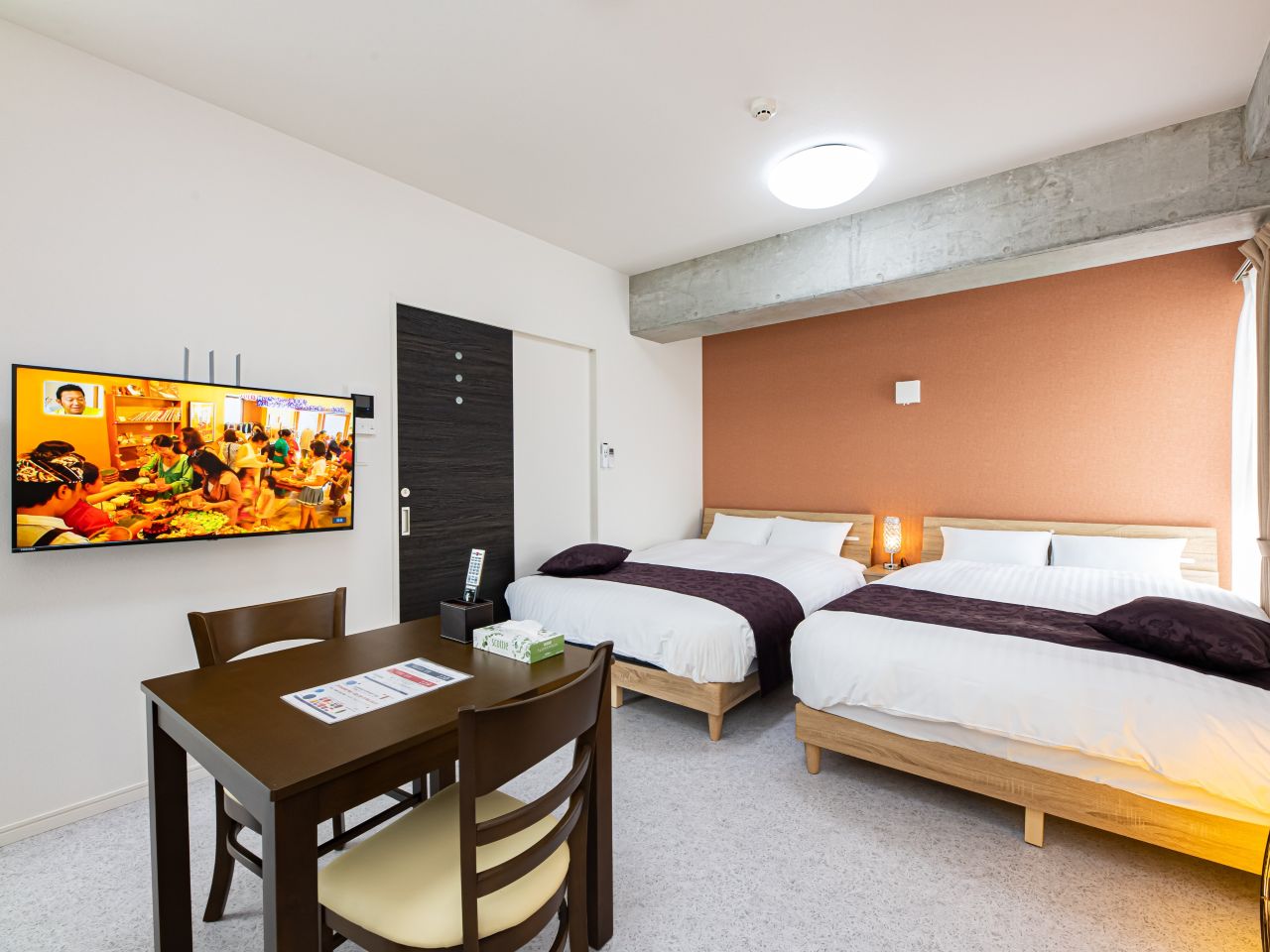 【禁煙】スタジオアパートメントC　ダブルベッド２台付