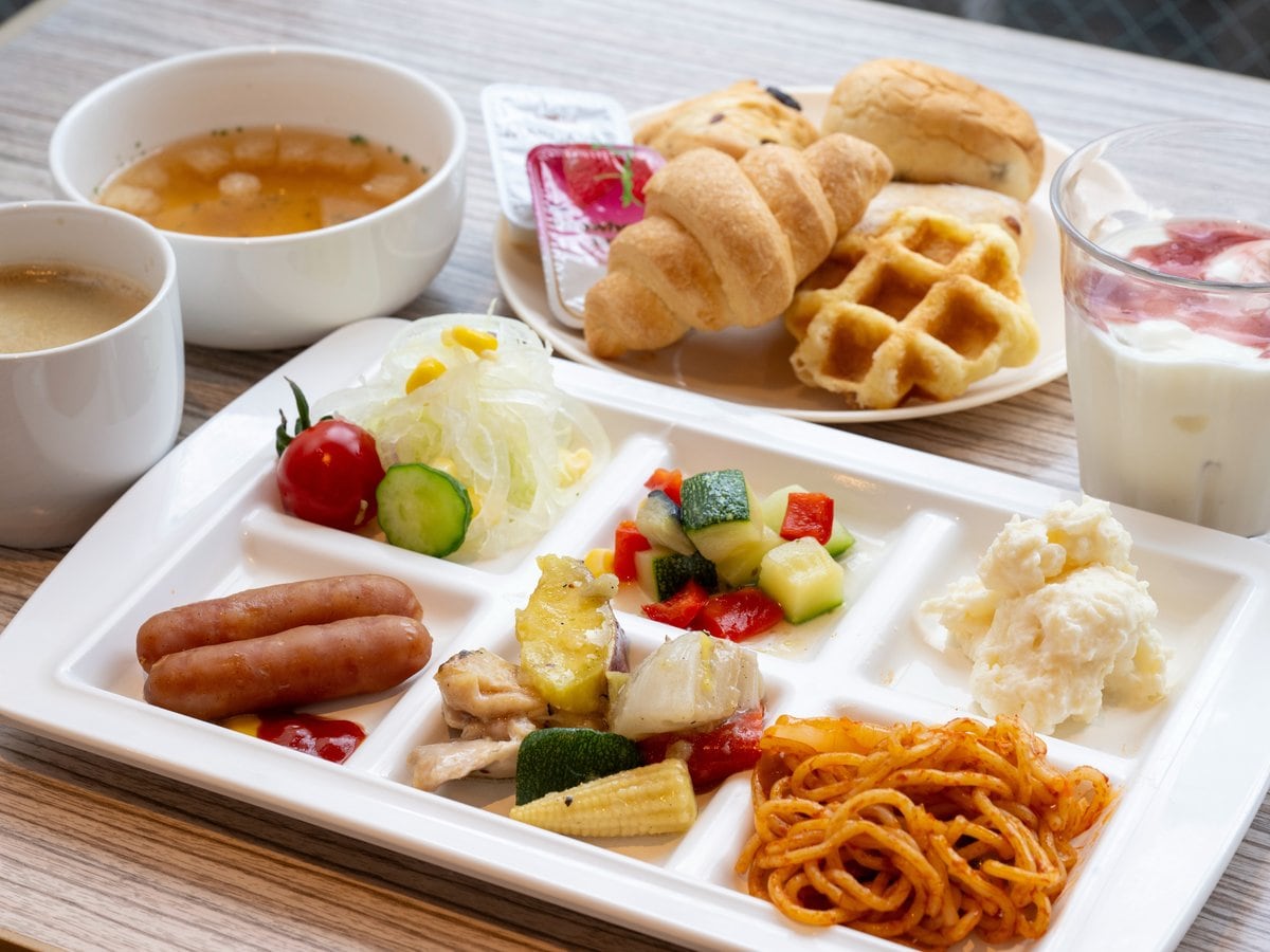 朝食盛り付け例