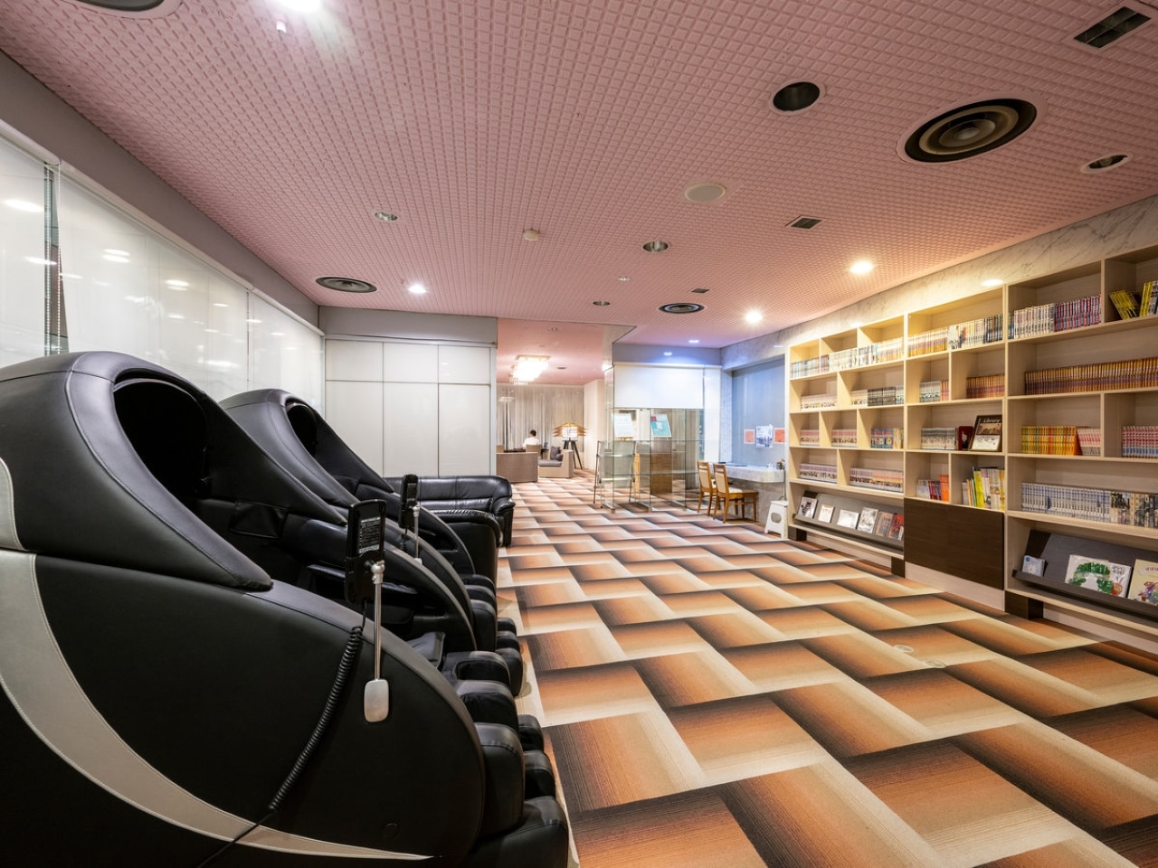 EAST館　マッサージチェア