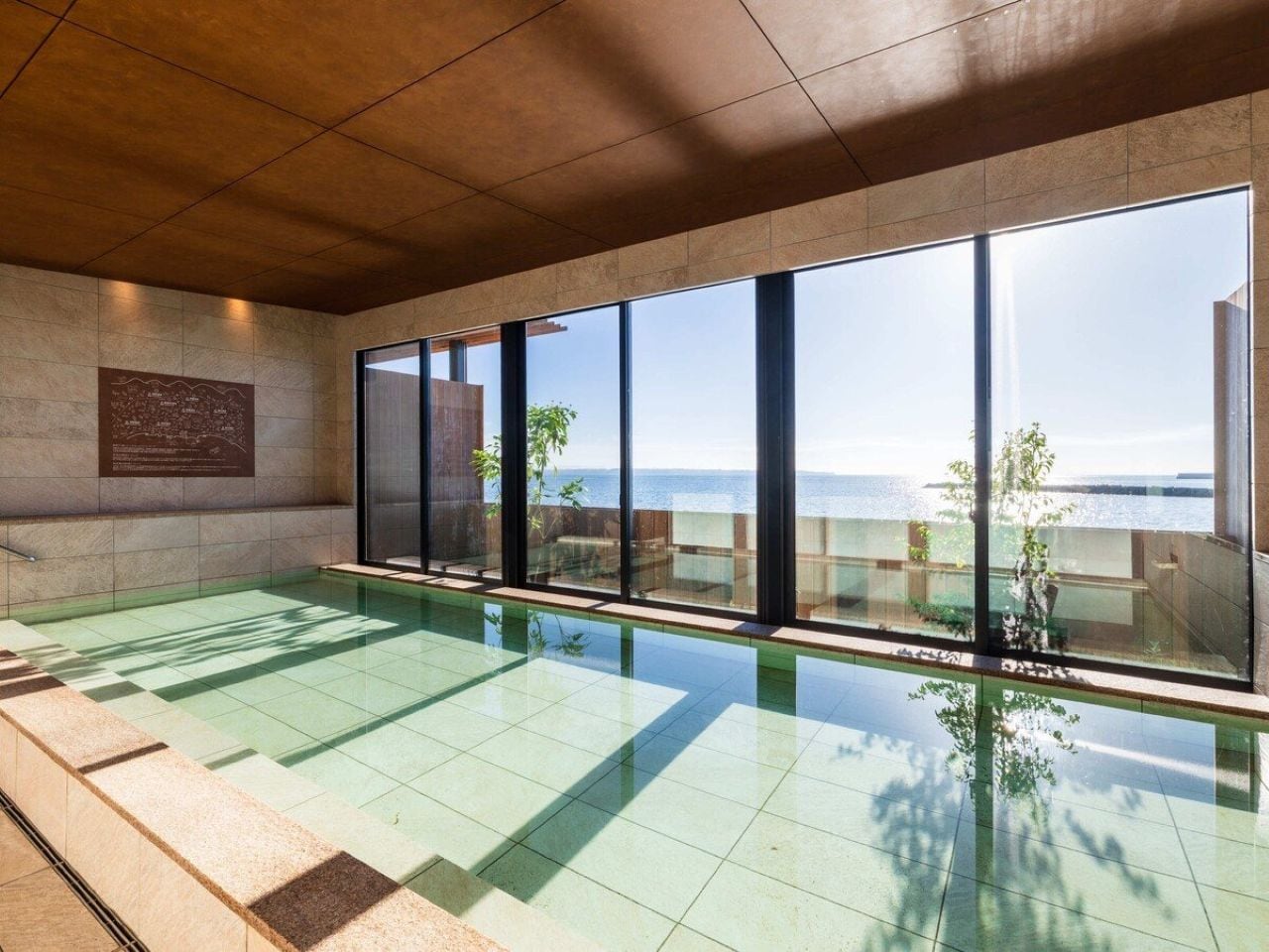 自然と一体化する癒しの湯