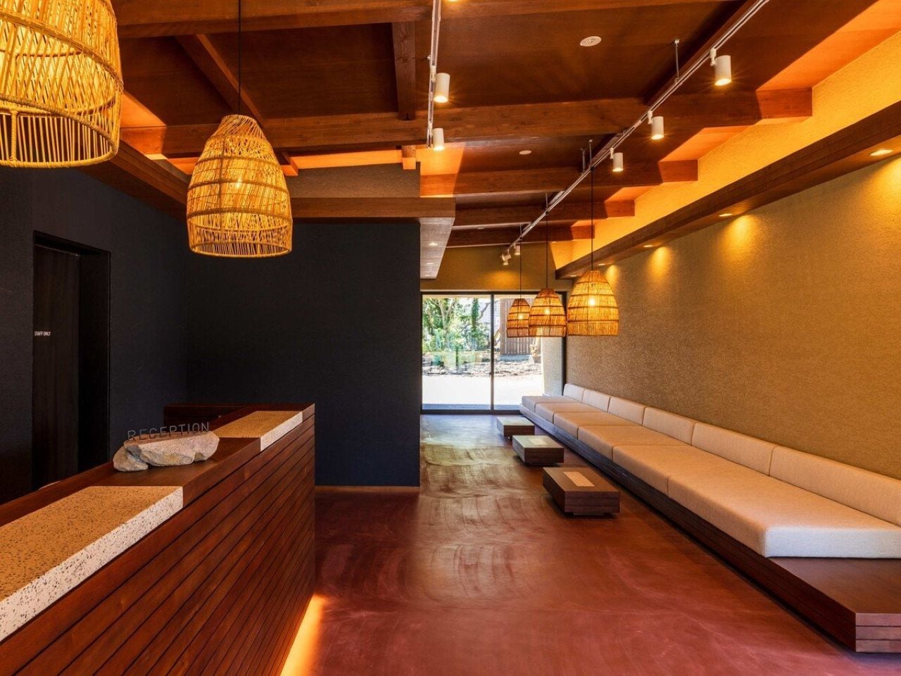 SHONIN PARKレセプション（管理棟）