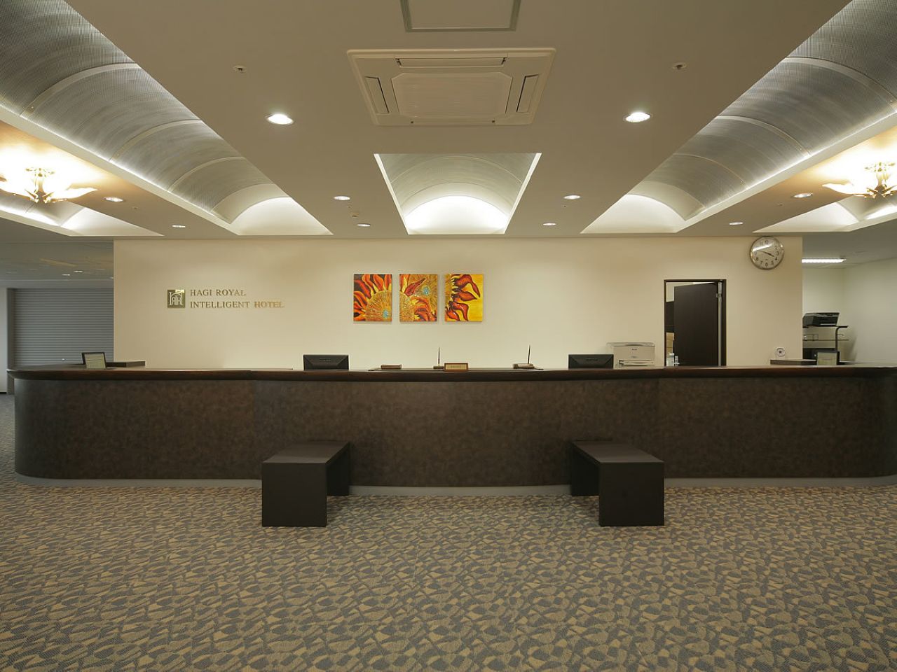 フロント　対応時間：10:00～23:30　チェックイン時間：16:00～23:00