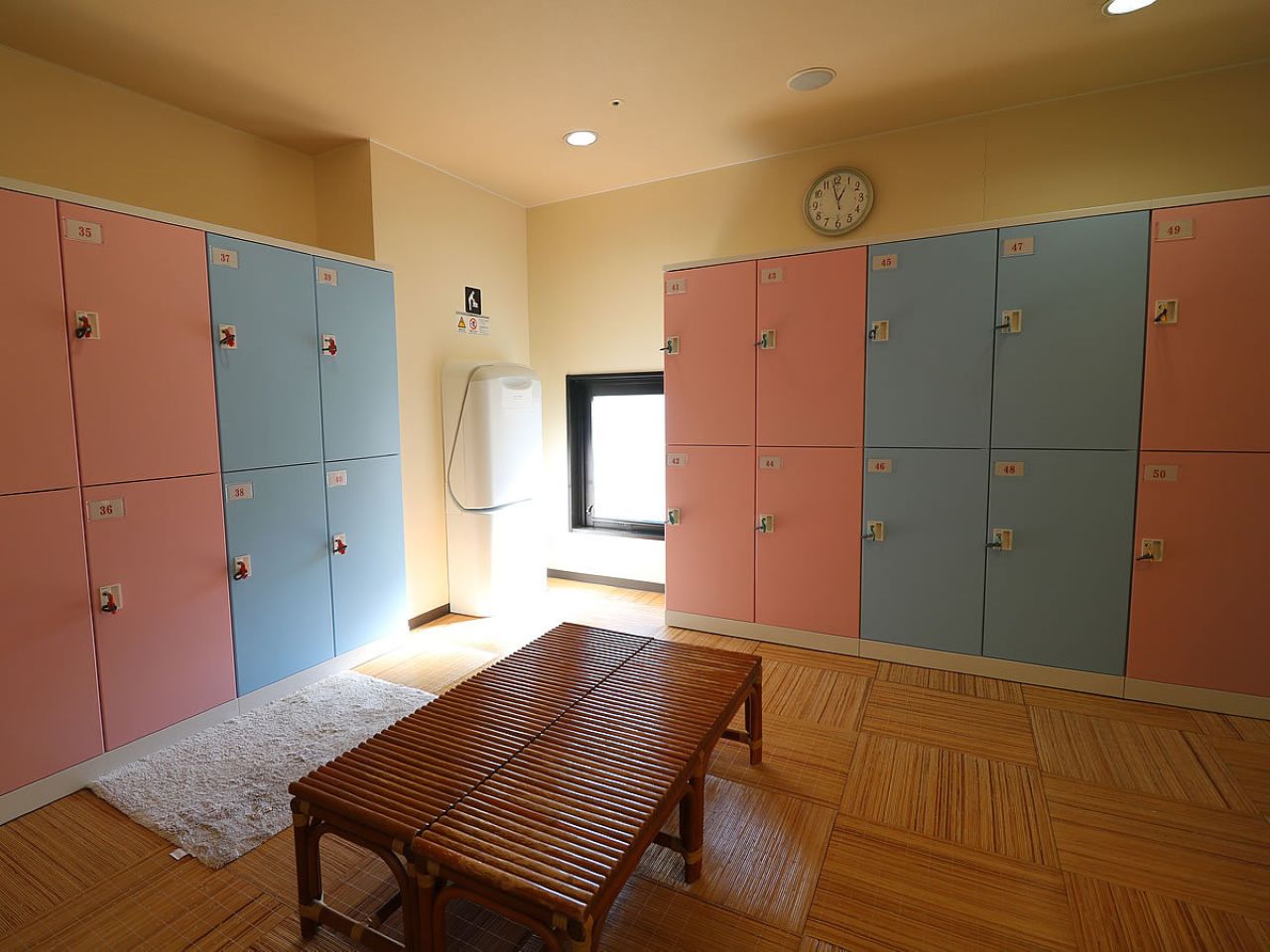 鍵付きロッカー