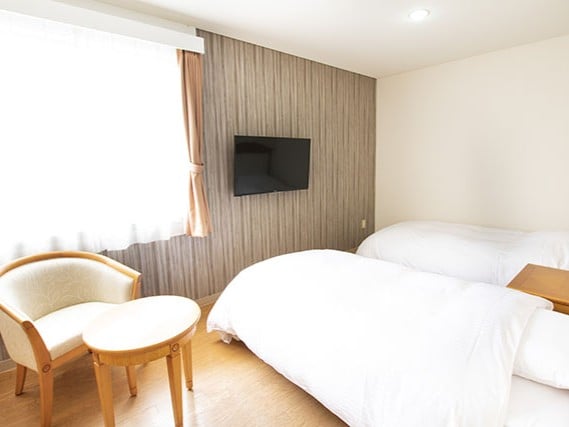 本館ツイン（バス・トイレ別）