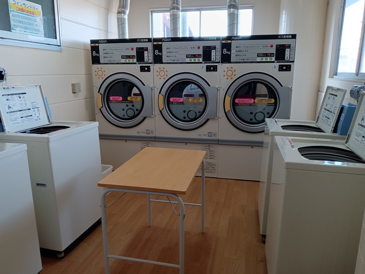 コインランドリー 　洗濯機4台、乾燥機3台