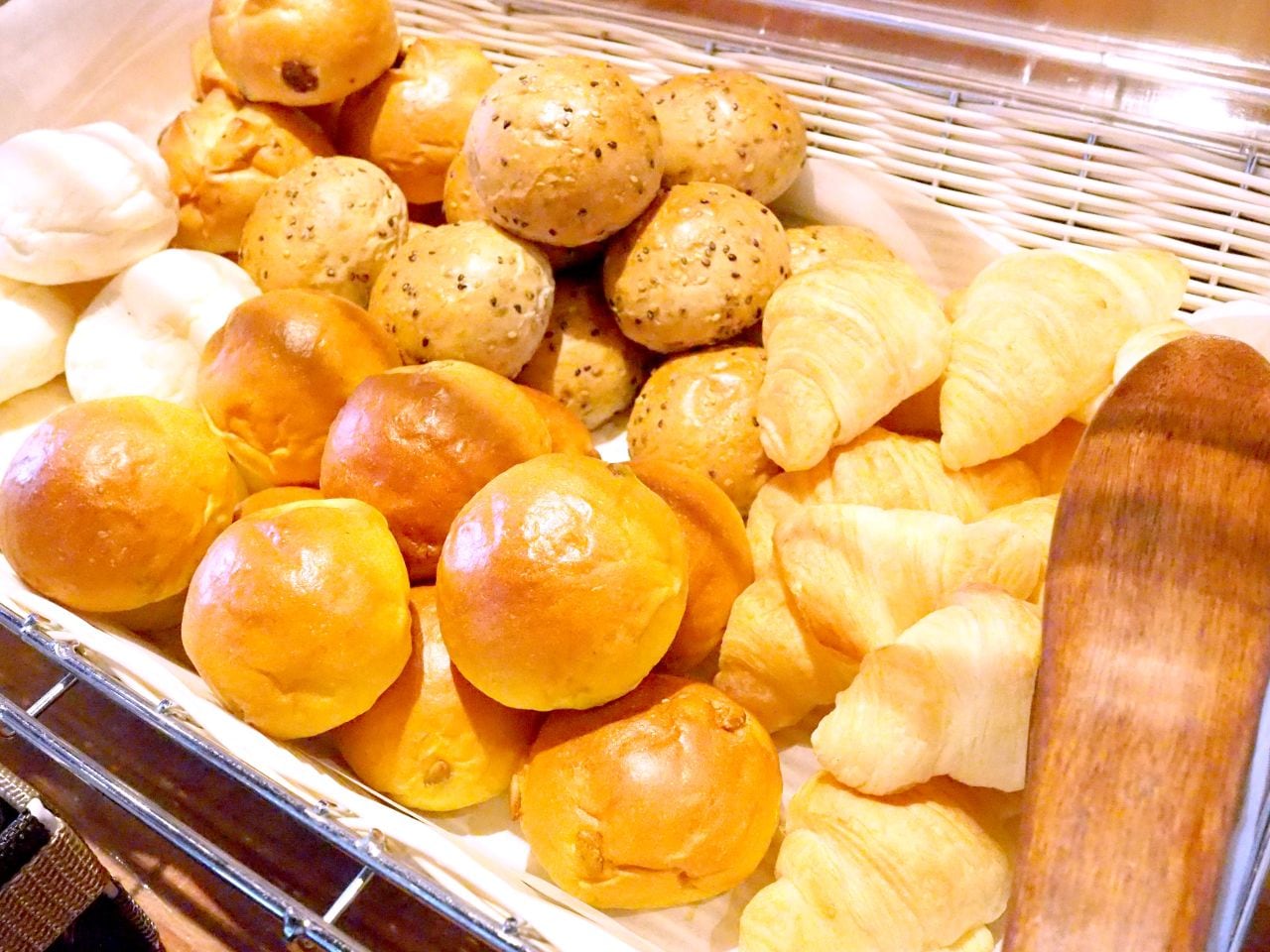 朝食バイキング　パン各種