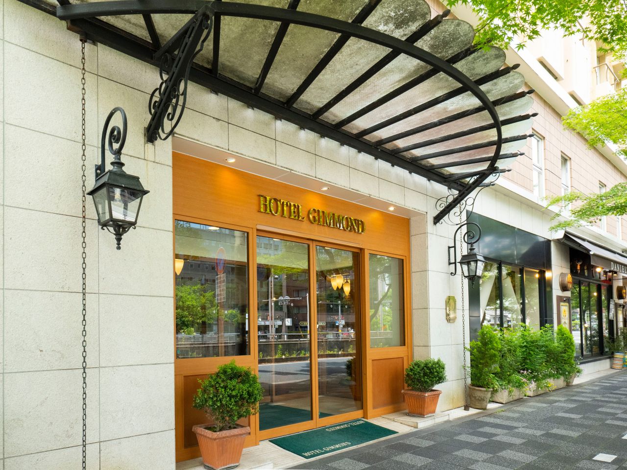 烏丸御池駅から徒歩2分の好立地