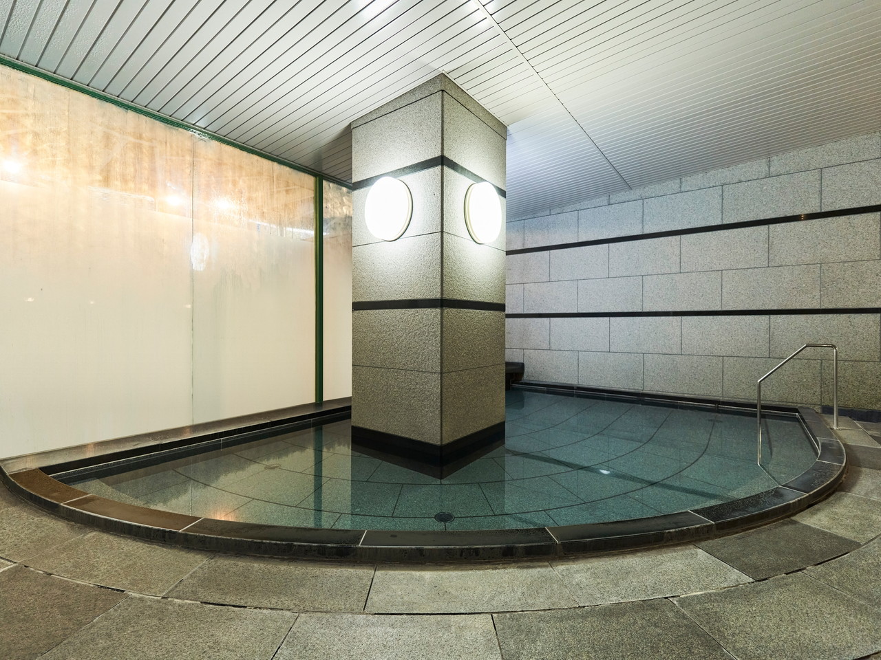 人工温泉大浴場