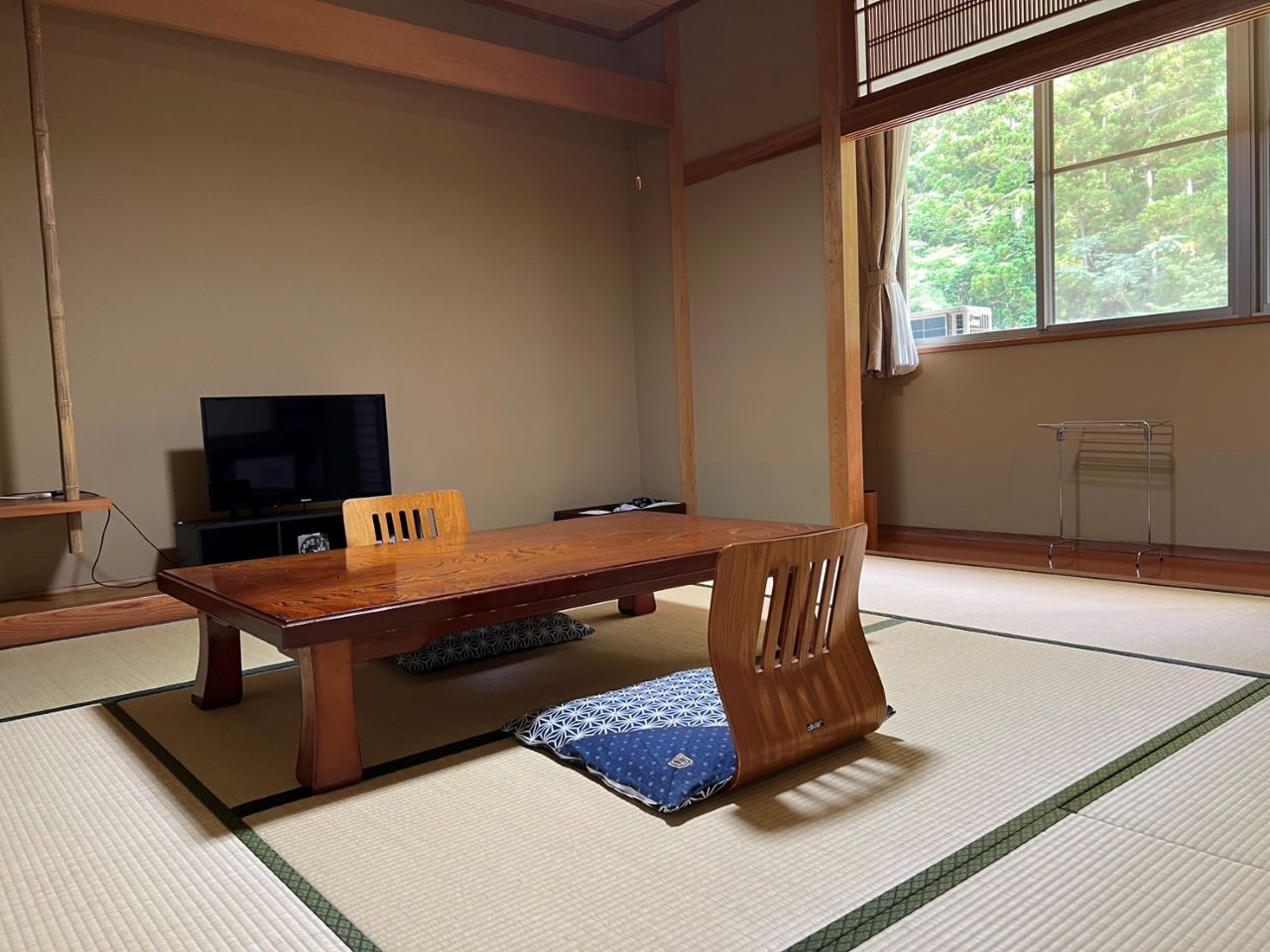 【山側】和室8畳