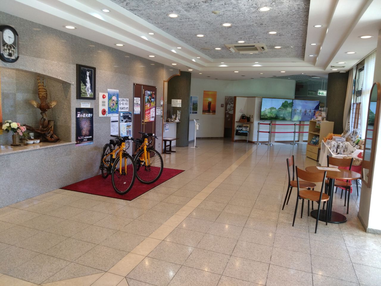 フロント・ロビー