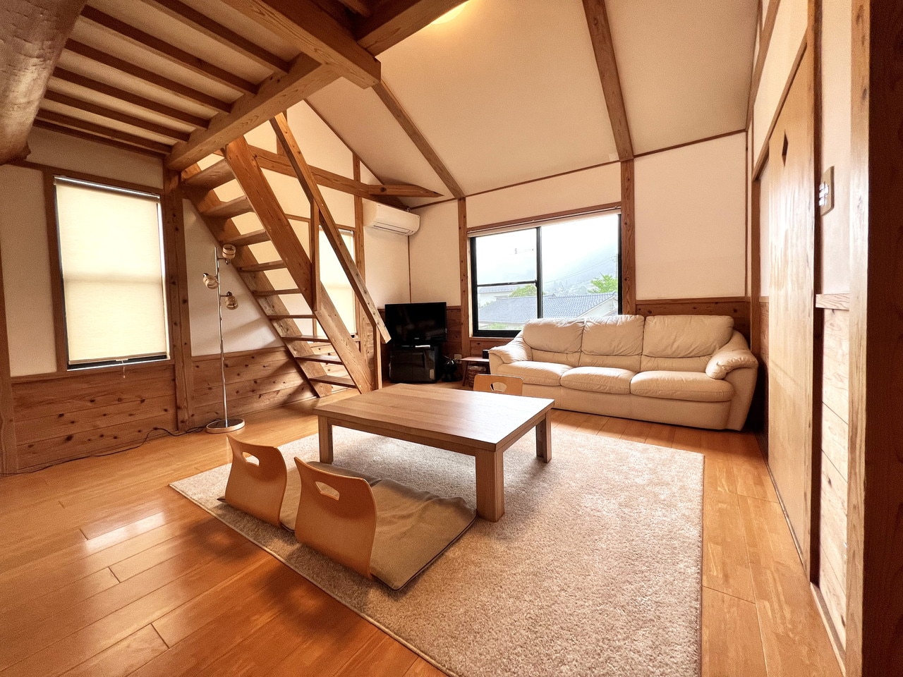 ロフト付き和洋室【ヒマワリ】