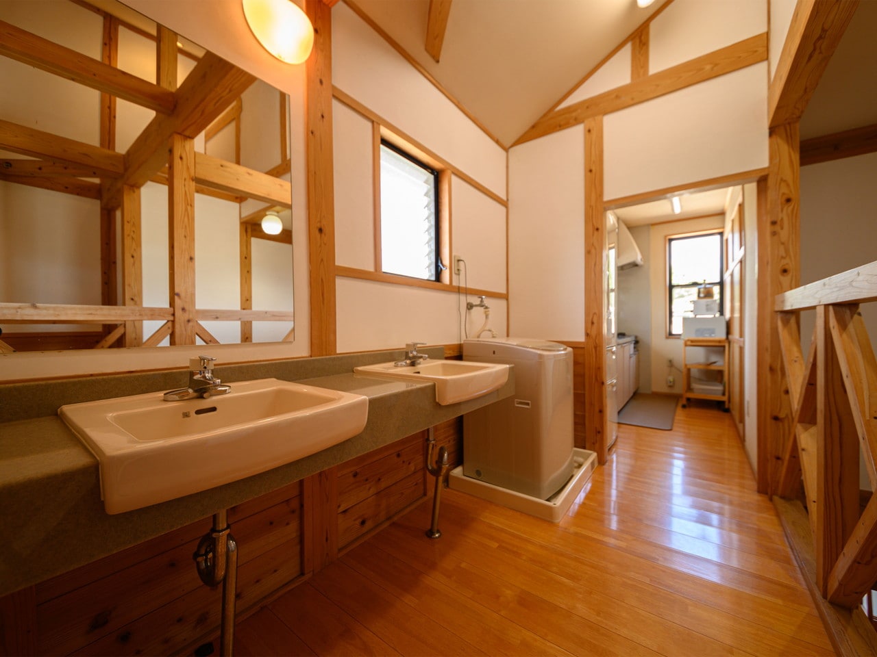 2階共用洗面所※各お部屋にも洗面所がついています