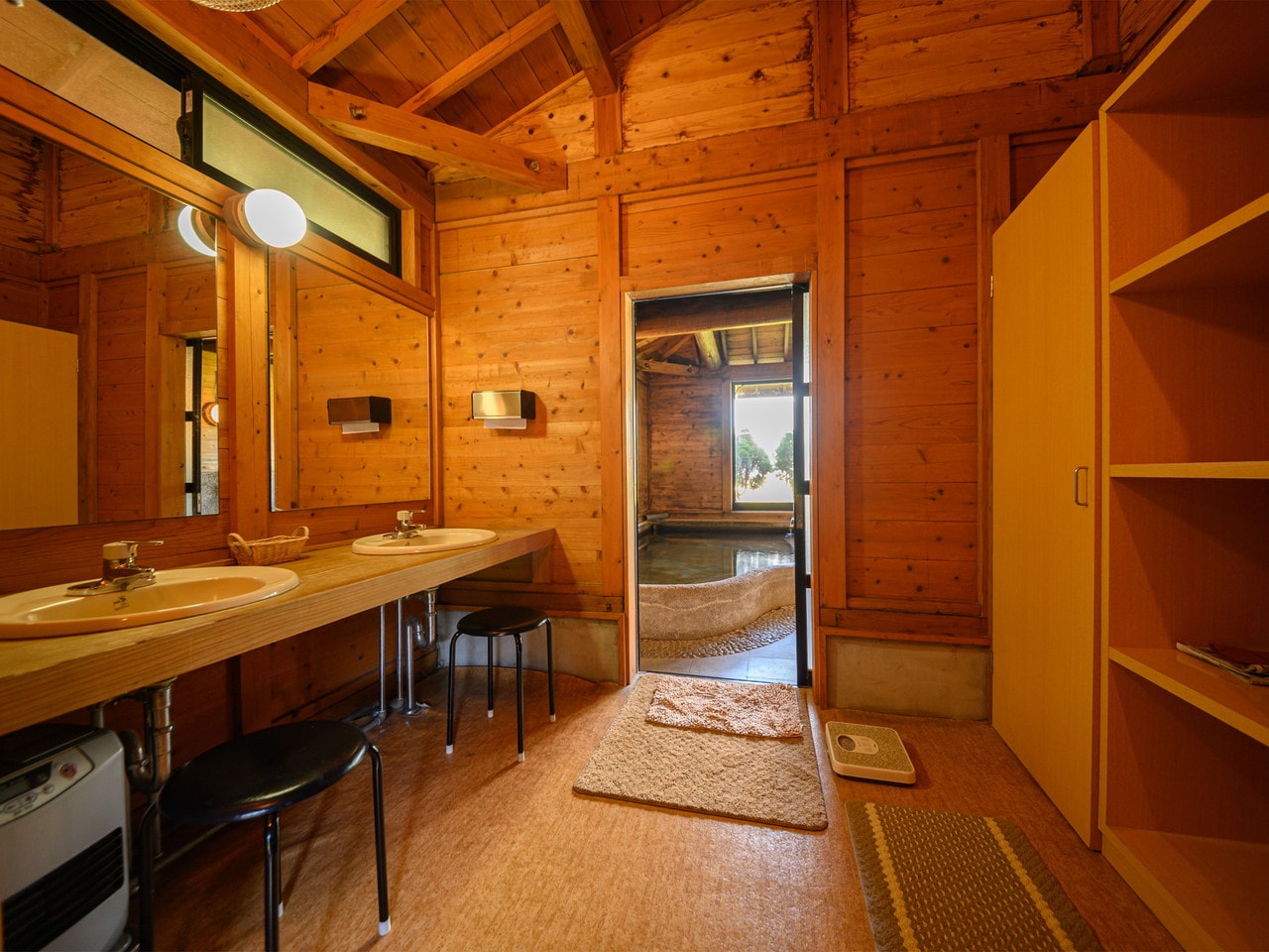 家族内風呂（大）脱衣所