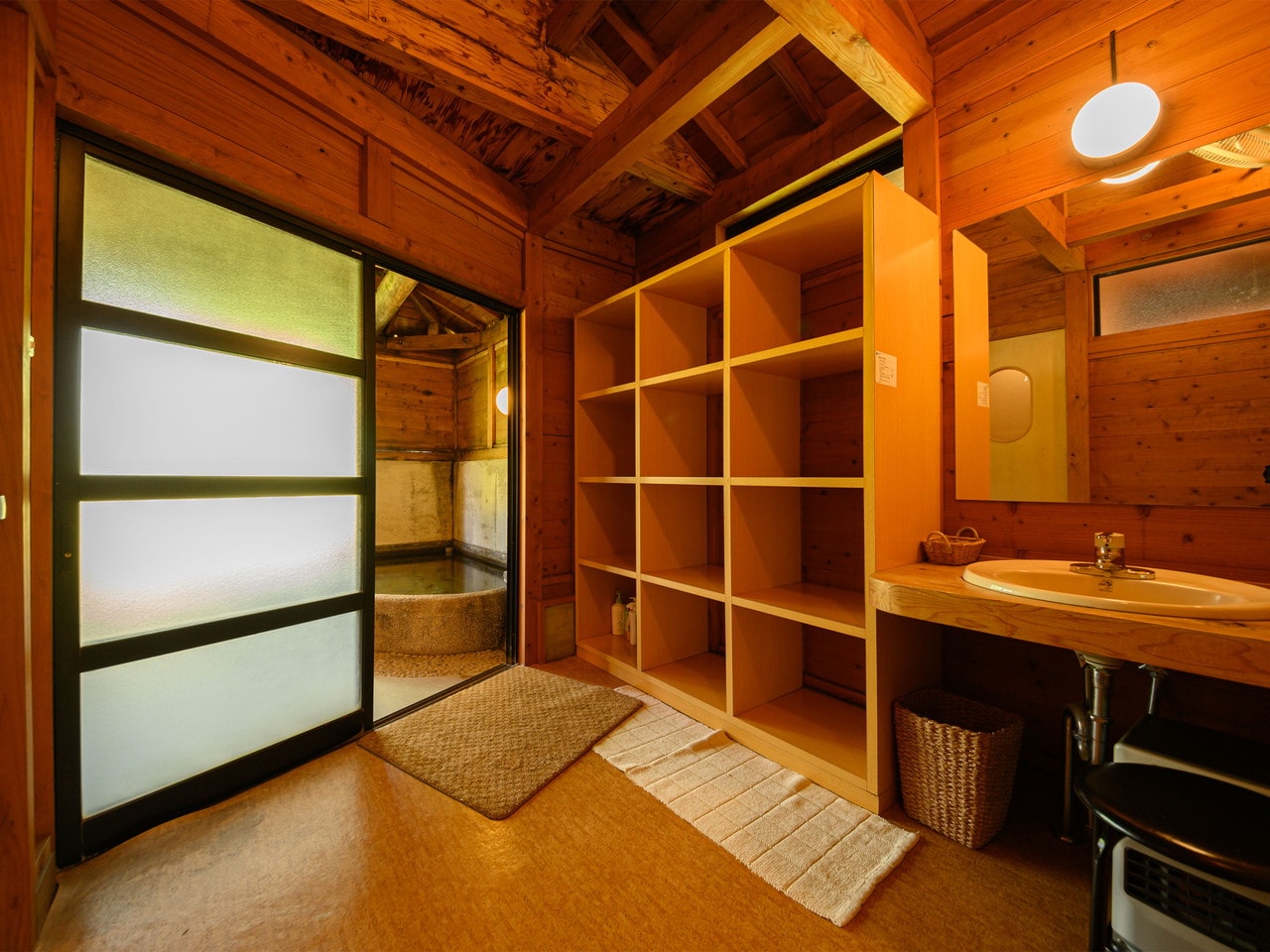 家族内風呂（小）脱衣所