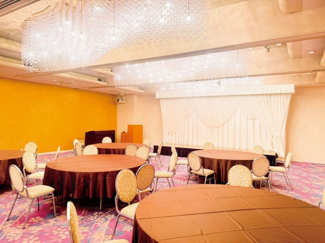 大小宴会場を完備