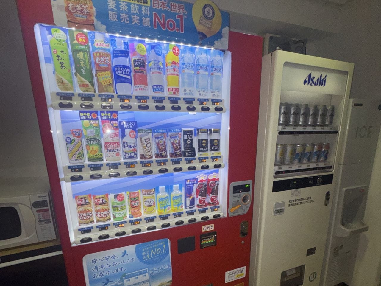 自動販売機　アルコール（4階）ソフトドリンク（4階）