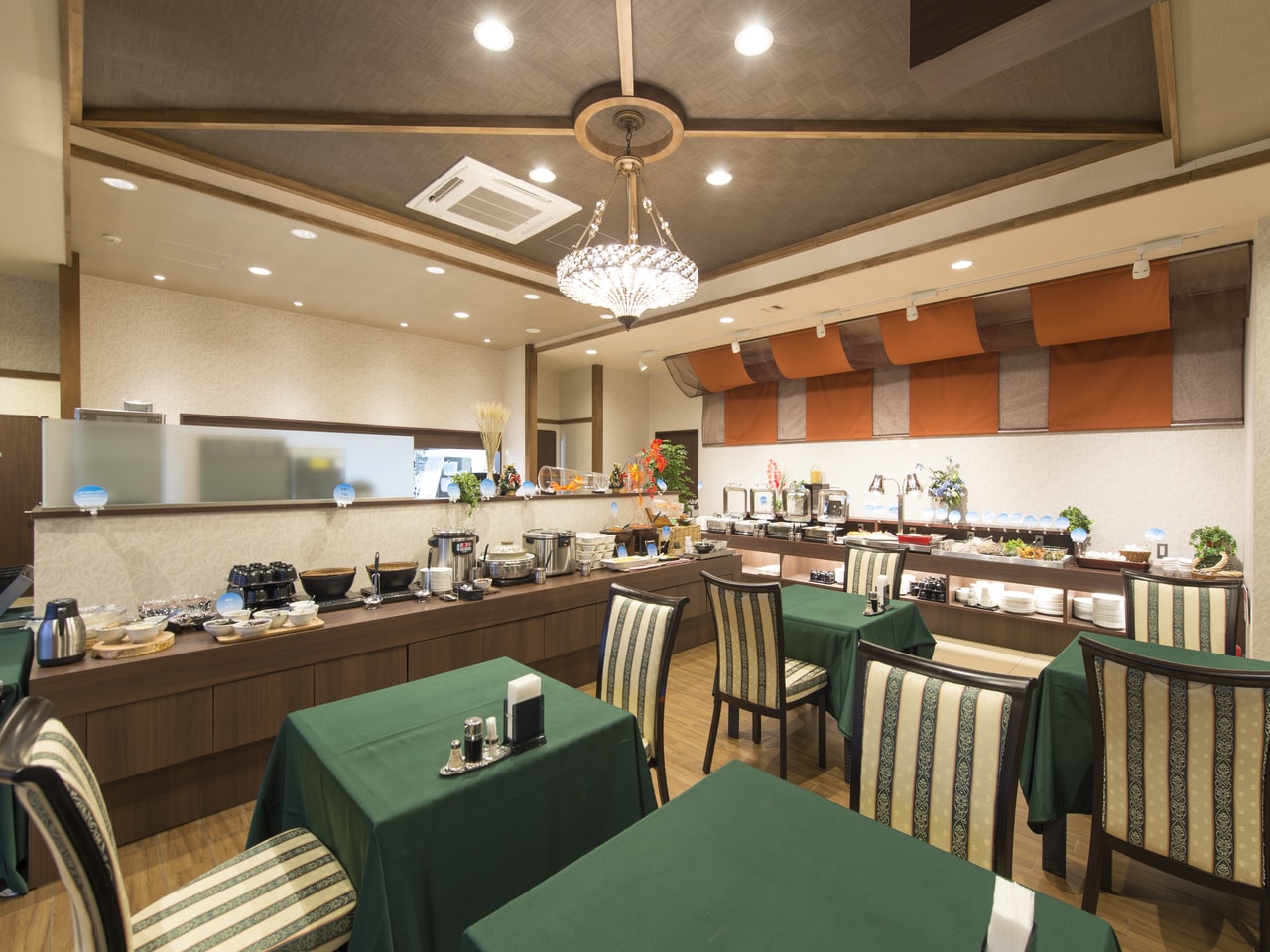 フリースペース：ソフトドリンクやアイス、スープバーも無料でお楽しみ頂けます。			