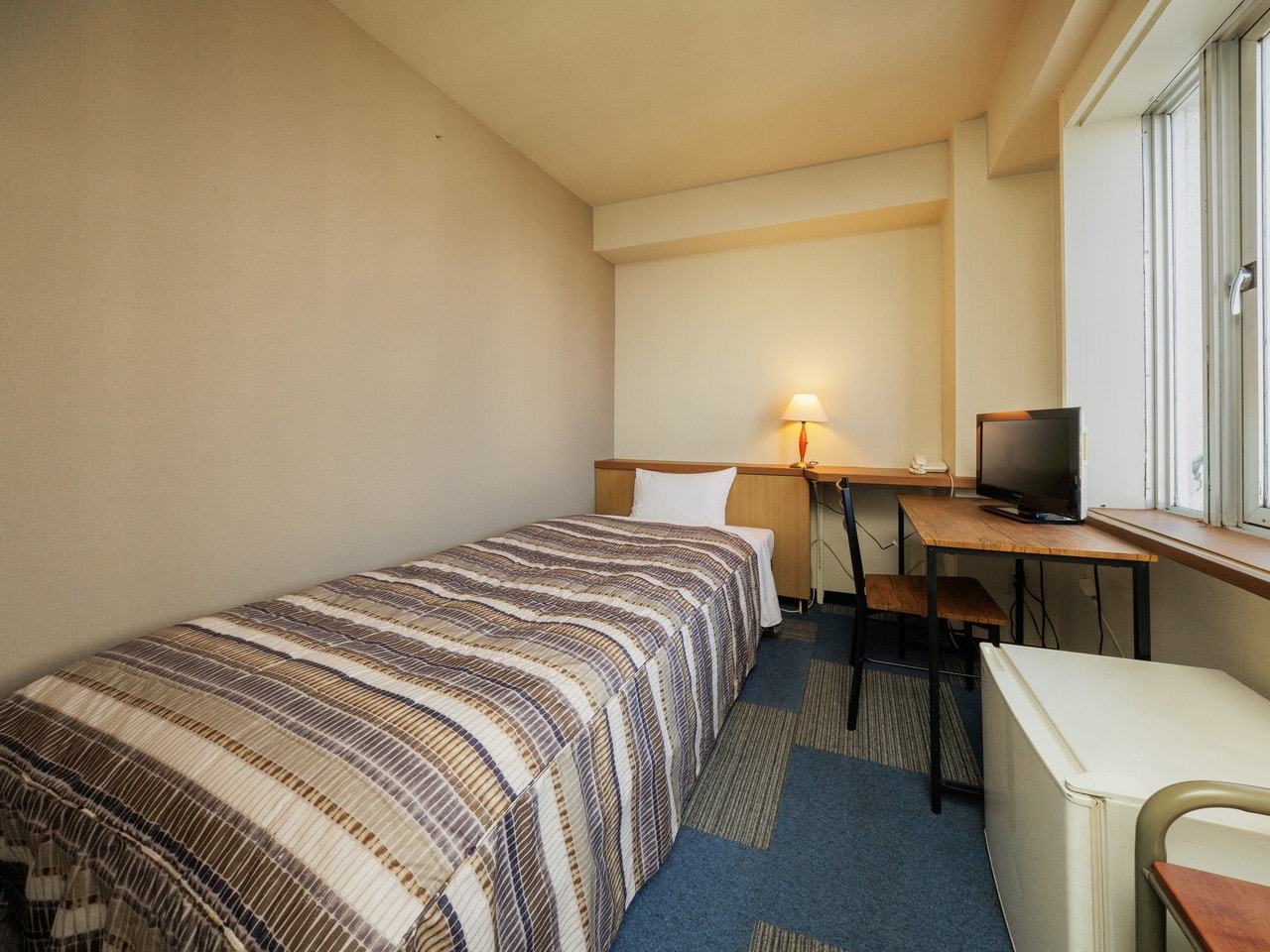 シングル(シャワールーム・トイレ付)