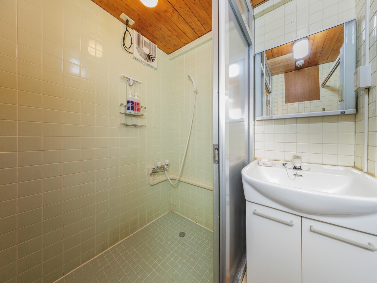 共同浴場・個室シャワールーム・コインランドリー完備！