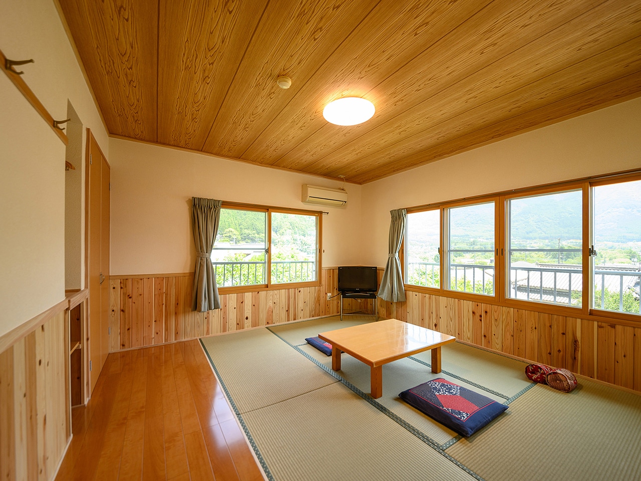 【禁煙】和室8畳　バス・トイレ共同