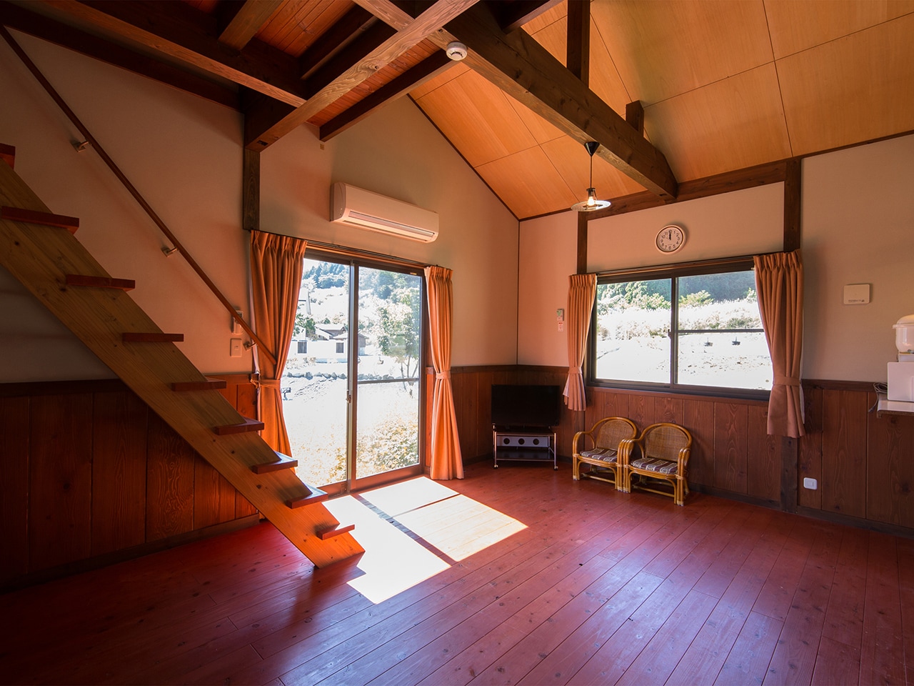 【ロフト付き貸別荘】２階建て：あっちのへや、こっちのへや