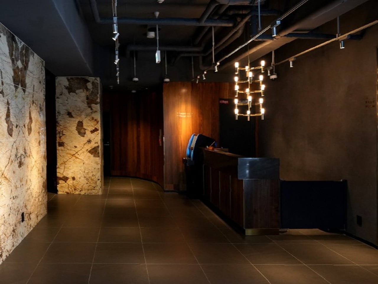 ロビー：リフレッシュできるようなロビー