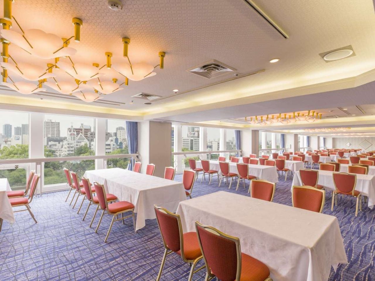 宴会場・会議室完備