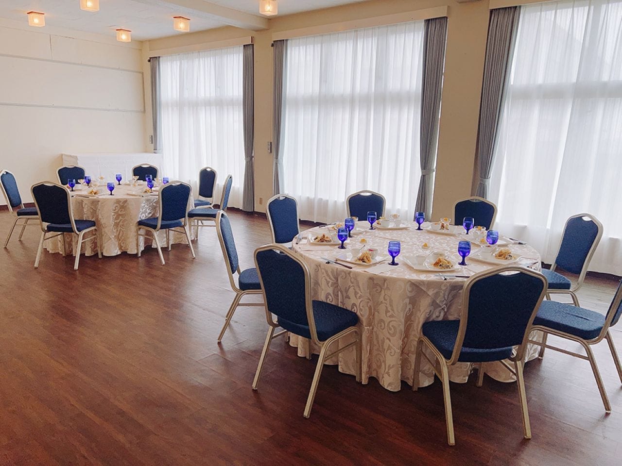 宴会・会議　1時間20,000円　5時間以上100,000円