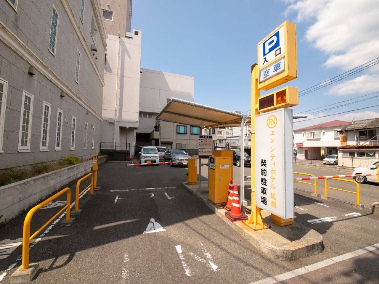 北側駐車場