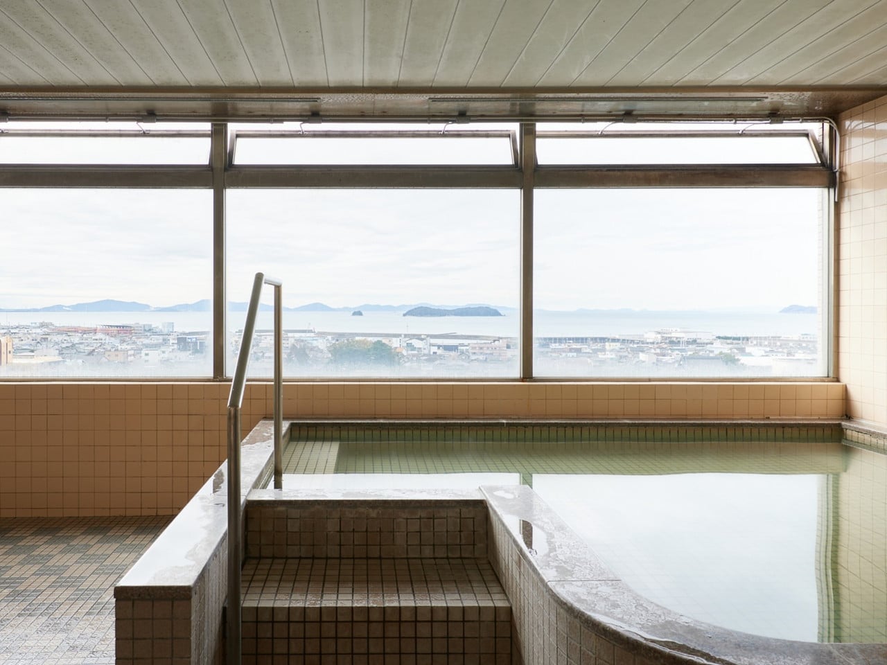 8階　展望露天風呂（男性用）
