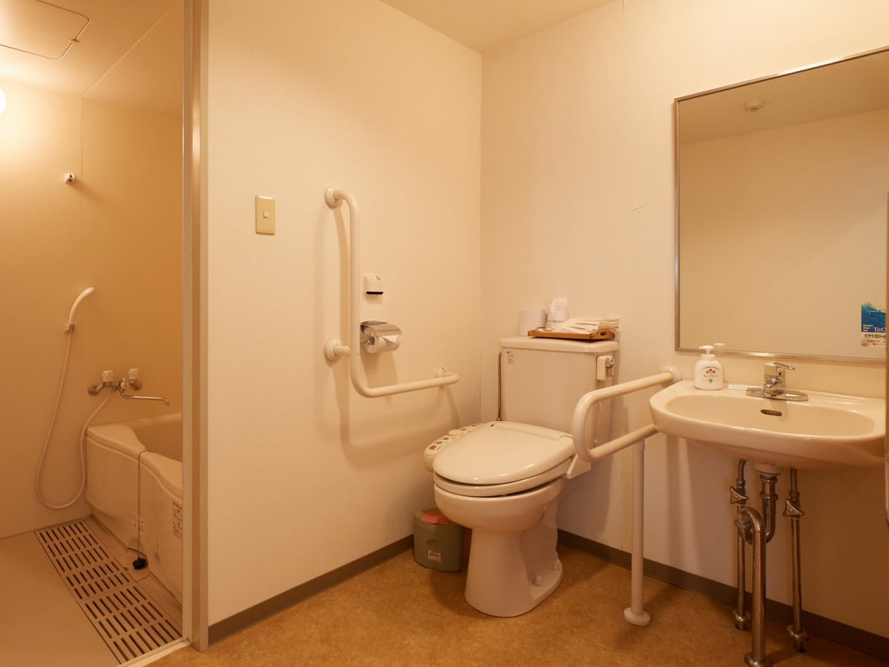 【新館】バリアフリールーム（浴室）