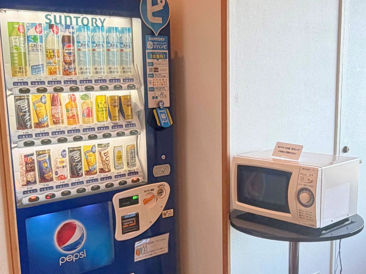 自動販売機/電子レンジ　1階・2階に各1台