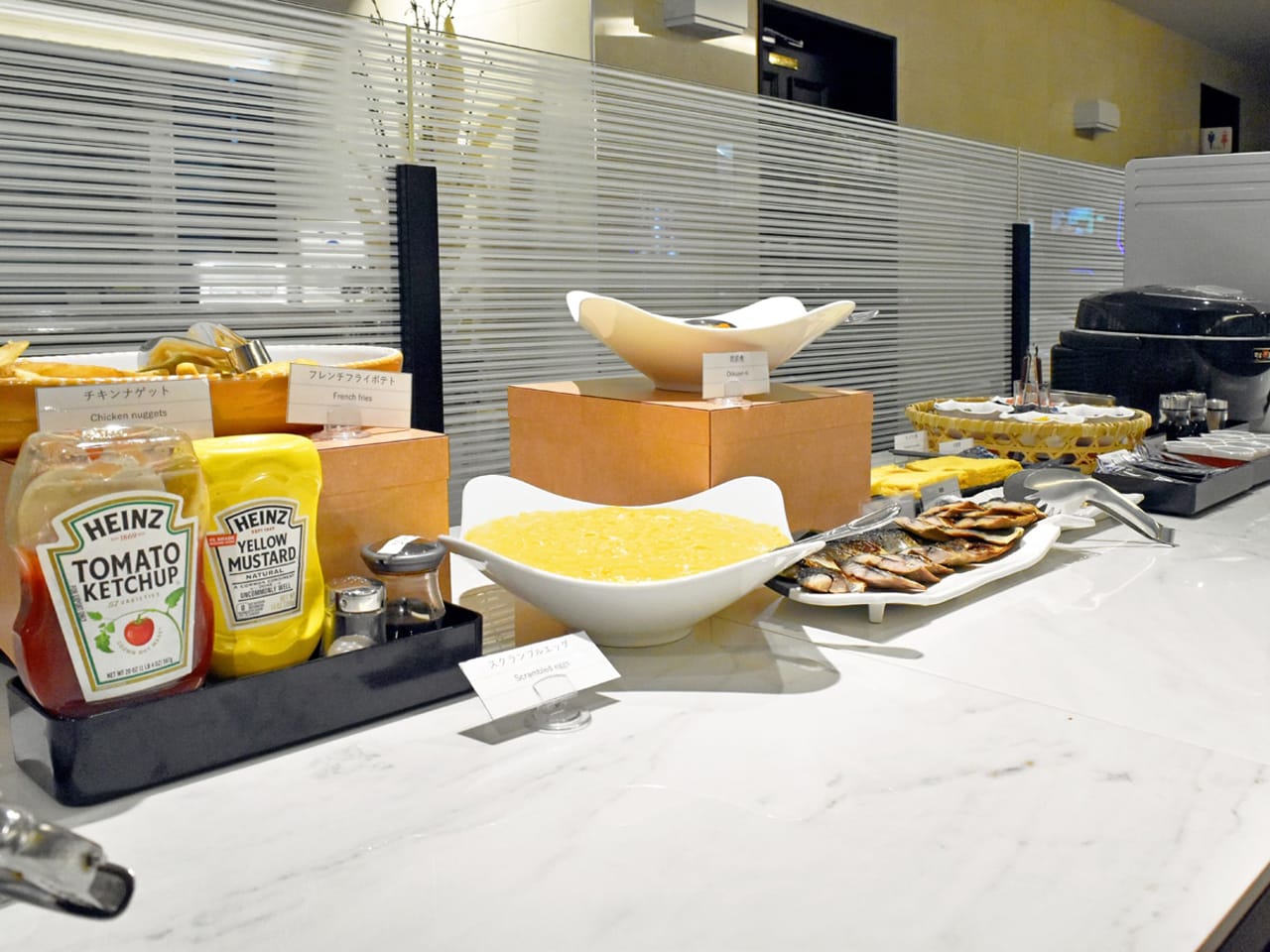 和洋食を取りそろえたメニューに10種類以上の豊富なドリンクをご用意しております