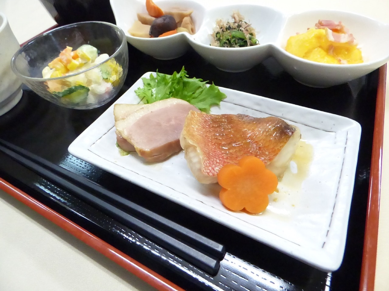 日替り朝食膳赤魚・かも肉(例)