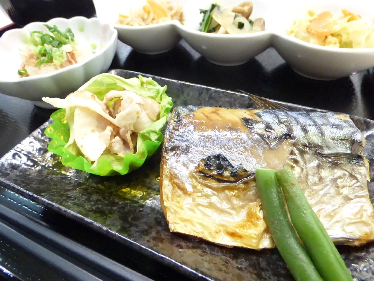 日替り朝食膳さば・豚肉(例)