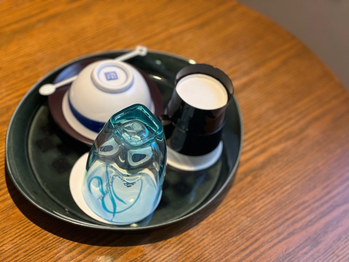湯のみなどはお部屋にご準備しております