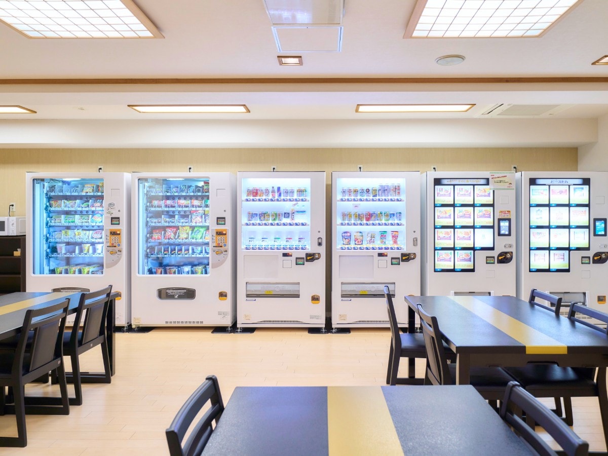 アルコール類・ソフトドリンク・軽食・おつまみ・アイスもご用意しております