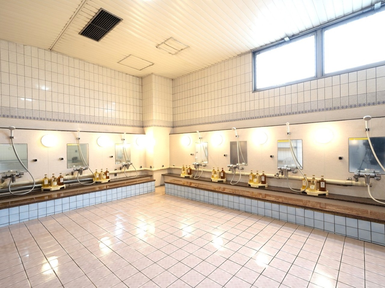 大浴場 洗い場（男性用）
