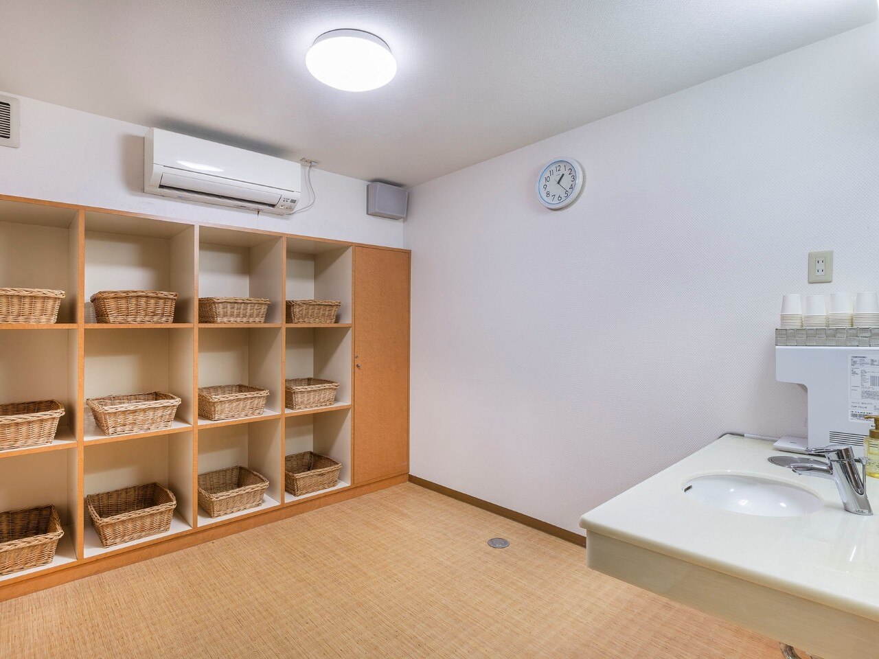 男性大浴場　脱衣所