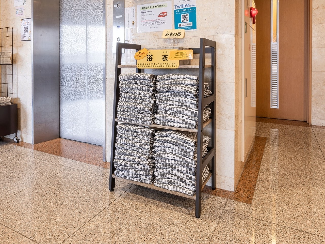 浴衣はロビーからお持ちください