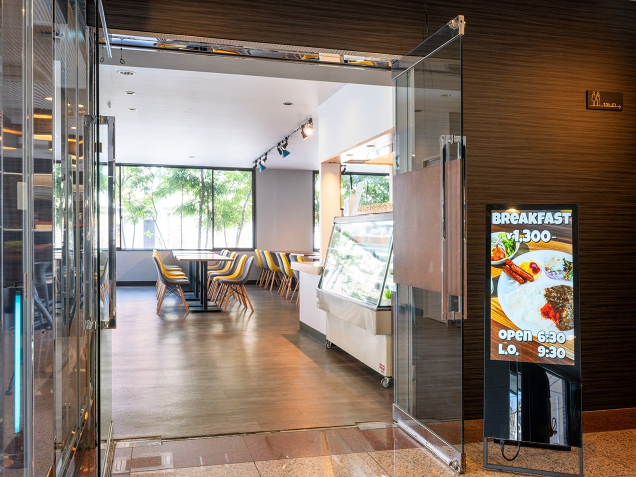 朝食レストラン　入口