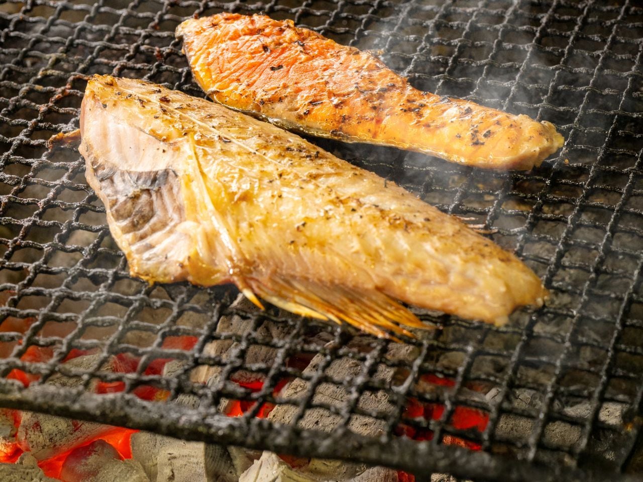 焼き魚定食+小鉢3種類をお選びいただけます。