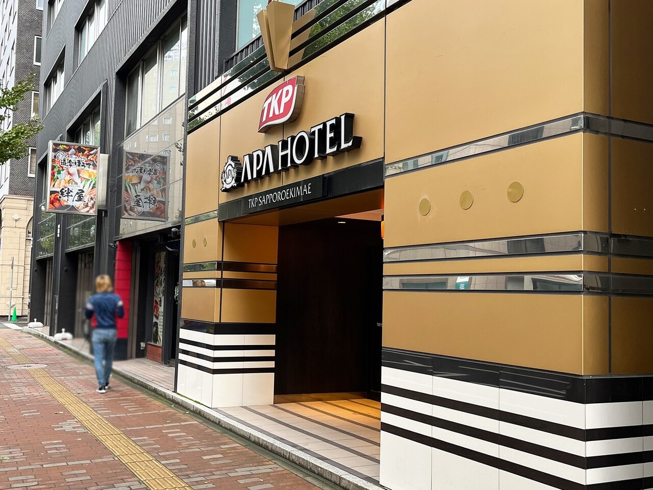 ⑤左に曲がり少し歩くとすぐに当館に到着です。